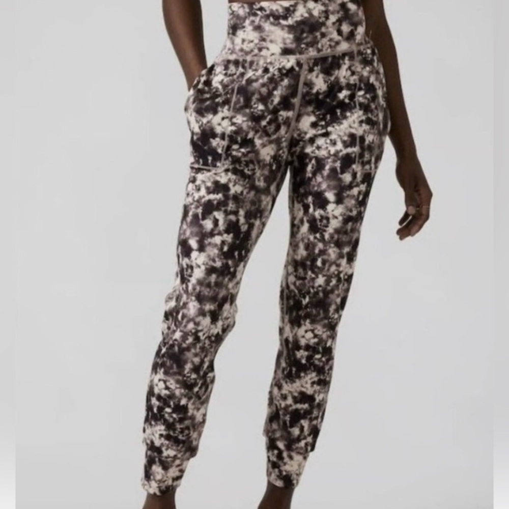 ATHLETA salutation joggers M